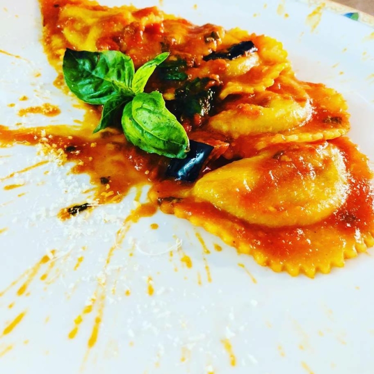 raviolo ripieno di provola di bufala e melanzane